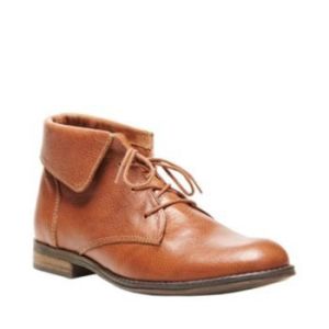 Steve Madden Stingrei Boot. Steve Madden goes a little bit preppy thanks to lace-up styling and fold-down collar