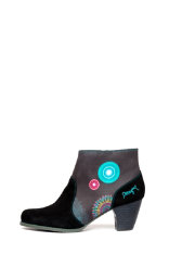 Desigual, ankle boot with a flash of Desigual color